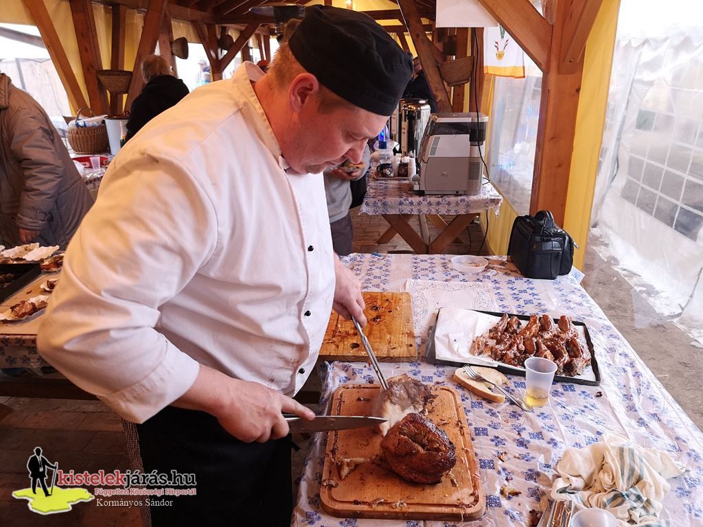 hagyomanyorzo_disznovagas_csengelen_201902_075