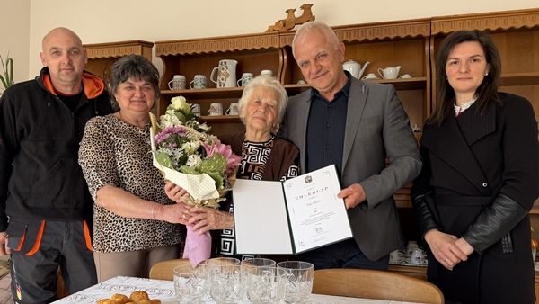 90. születésnapja alkalmából köszöntötték Pap Imréné született Géczi Annát