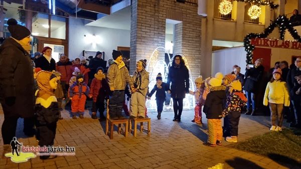 adventi_elso_gyertyagyujtas_kistelek_20231204_ck_053