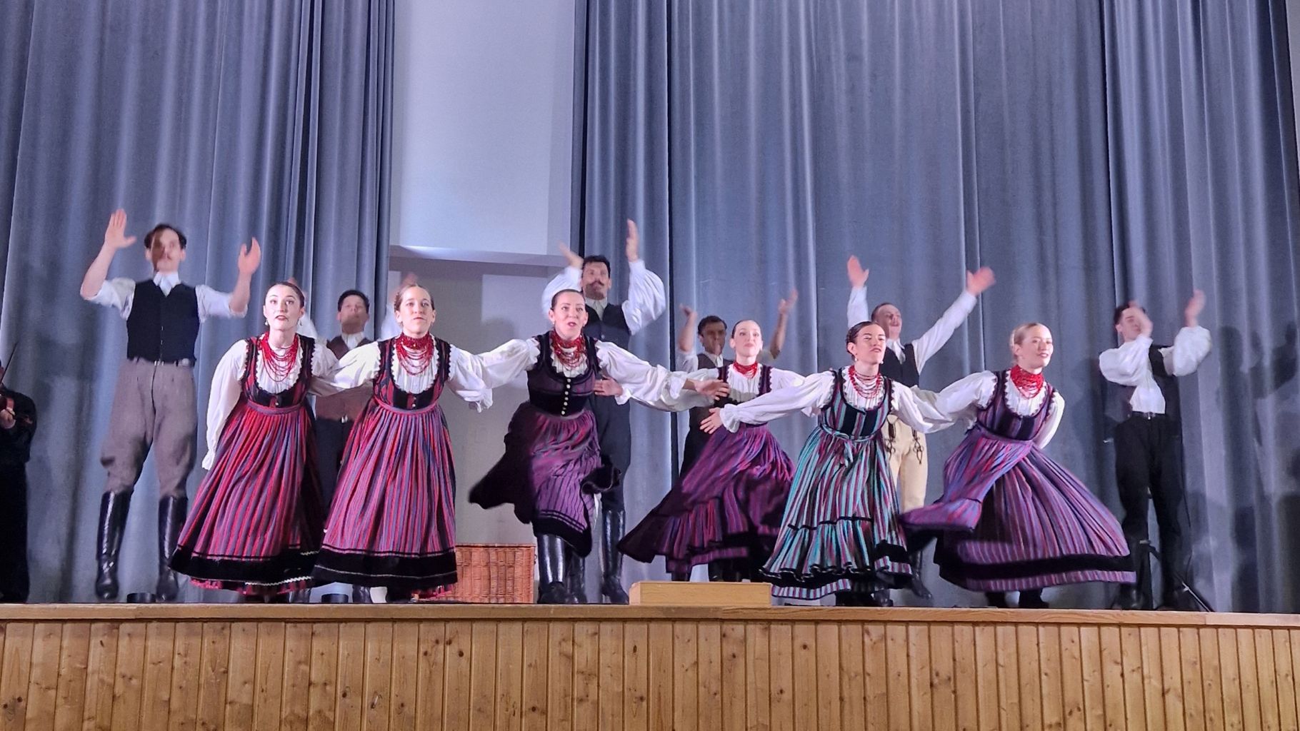 Kisteleken lépett fel a Magyar Állami Népi Együttes