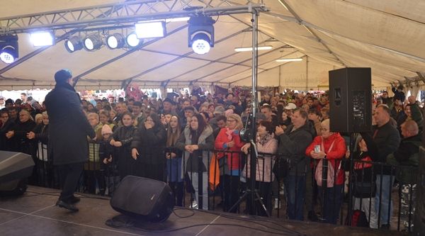 A szemerkélő esőben is sokan részt vettek a balástyai Böllérfesztiválon