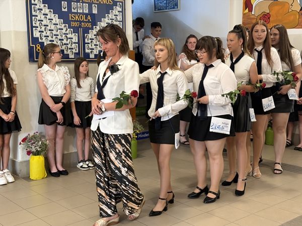 Három osztály köszönt el az általános iskolától