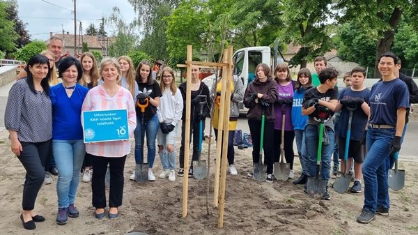 Hűsítő ligetet nyert a K&H Bank pályázatán az iskola