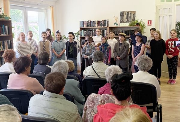 Janikovszky Évára, a magyar gyermekirodalom egyik legmeghatározóbb alakjára emlékeztek Kisteleken