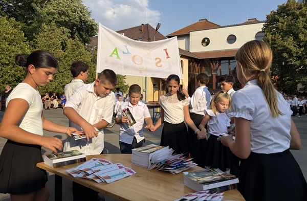 60 elsős lépte át az iskola kapuit Kisteleken