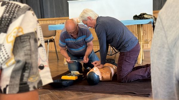 Életeket menthet a tudás - újraélesztési bemutatót tartottak Kisteleken